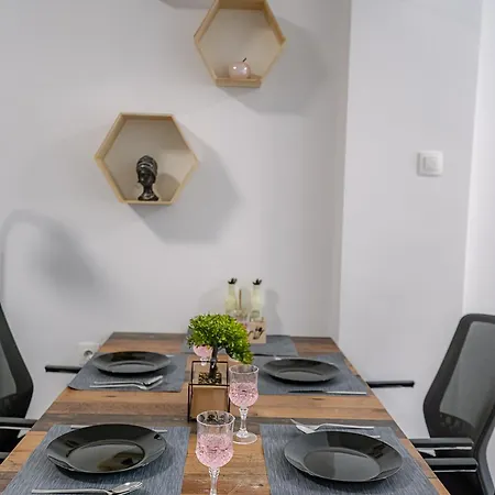 Grand Luxury By Ndk And National Stadium With Free Security Parking Apartament
