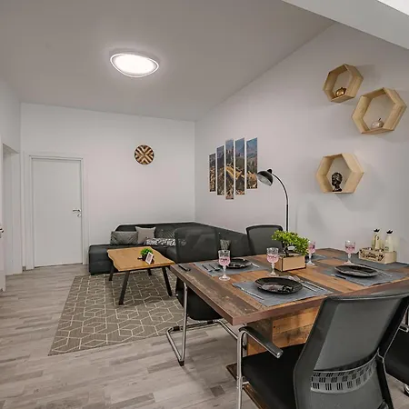 Grand Luxury By Ndk And National Stadium With Free Security Parking * Sofie